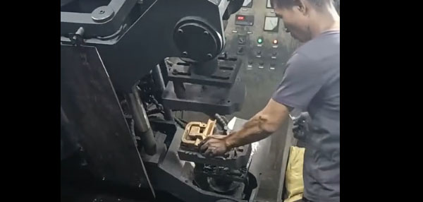 澆鑄機(jī)
